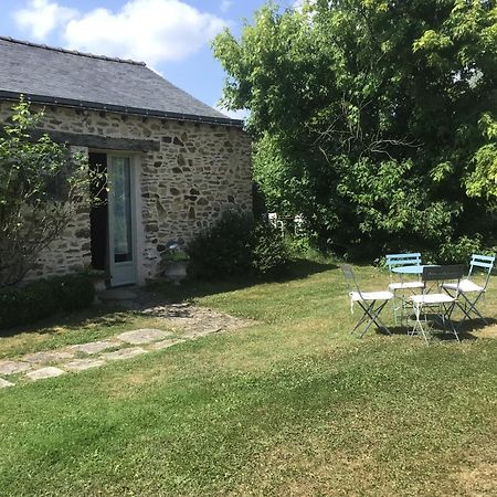 Grand Mainguet Bed and Breakfast Saint-Lambert-la-Potherie Exteriör bild